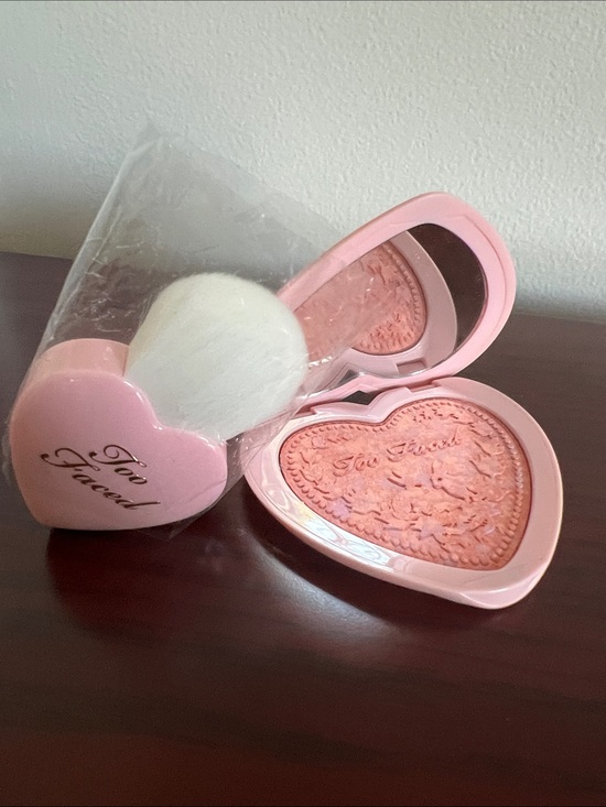 Too Faced Other - Too Faced Love Flush Blush Compact in Funfetti & Brush